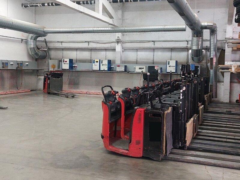 Vanzare baza logistica Bulgaria - Sofia, satul Stolnik, comuna Elin Pelin