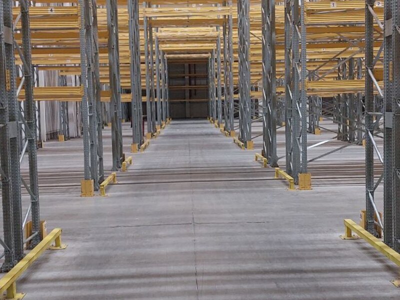 Vanzare baza logistica Bulgaria - Sofia, satul Stolnik, comuna Elin Pelin